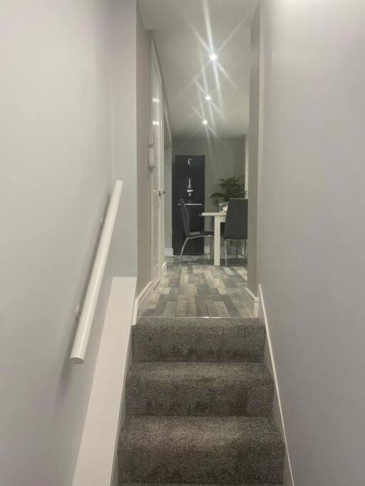 Rivendell Modern 2 Bedroom Apartment In St Peters Village Sleeps 6 บรอดสแตร์ส ภายนอก รูปภาพ