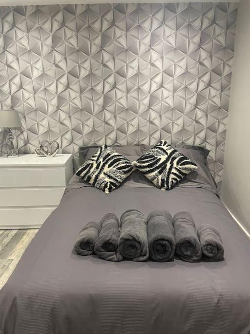 Rivendell Modern 2 Bedroom Apartment In St Peters Village Sleeps 6 บรอดสแตร์ส ภายนอก รูปภาพ